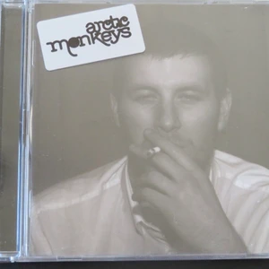 Arctic Monkeys CD - Säljer denna cdn från arctic monkeys album WHATEVER PEOPLE SAY I AM, THAT’S WHAT I’M NOT. Den är genomlyssnad och använd, men fortfarande i en bra skick.