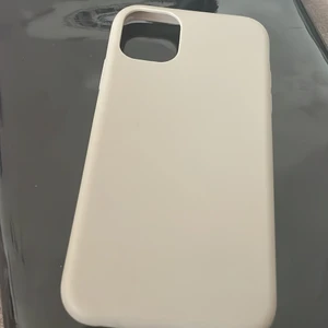 Ett skal för iPhone 11 som är beige och är helt nytt  - Skal, iPhone 11 