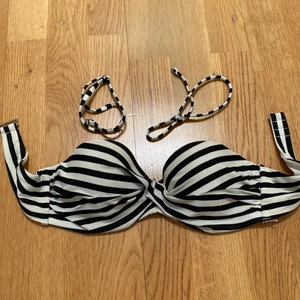 Randig bikinitopp - Söt randig bikinitopp 🥰