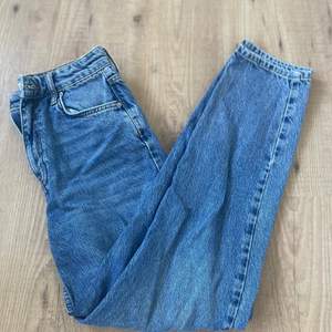 Jeansen är som nya och använda cirka 2 gånger. Säljer pga att dem inte kommer till användning💕