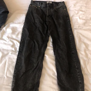 Eytys benz - Ett par svarta feta eytys benz använda 7/10 