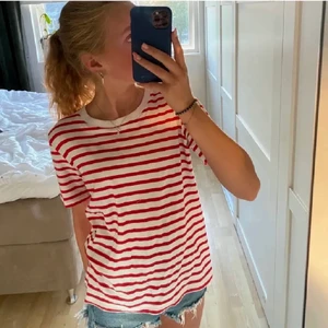 Zara randig tröja - Fin randig tröja från Zara, köpt förra sommaren å aldrig använd💓