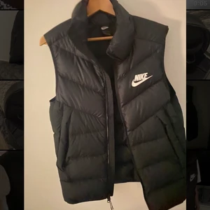 Nike Väst Svart - En svart väst från Nike. Storlek S men kan passa om du har M också. Riktigt snygg och inga fel på produkten. 
