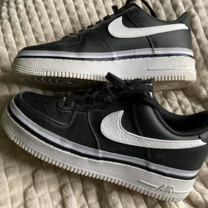 Feta nike skor  - Helt nya köpte för nån månad sen men har inte använt dom original pris 900