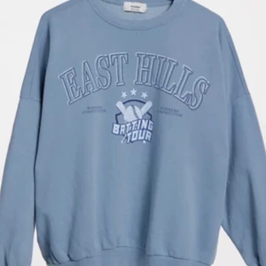 Sweatshirt  - Superfin sweatshirt från pull&bear som nästan är helt oanvänd, säljer då den inte kommer till användning💗💗