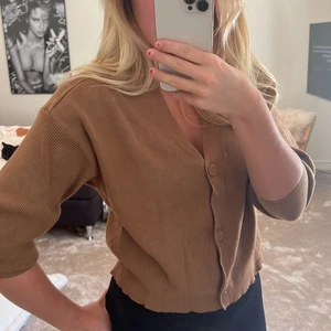 Fin stickad tröja  - Säljer denna tröjan från Zara! Köparen står för frakten! ❤️