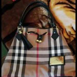 Burberry väska - En burberry väska. Jätte fin väska använd fåtal gånger. 