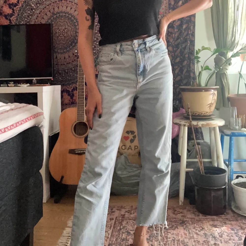 BDG jeans från Urban Outfitter som passar mig som är 160cm✨. Jeans & Byxor.