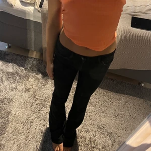 Lågmidjade bootcut jeans - Svart lågmidjade bootcut jeans från Zara 