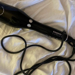 Locktång - fashion curler  - Säljer nu min fashion curler som jag köpt för över 600kr då jag inte längre har någon användning för den. Den är i nyskick och har inga skråmor. Frakt tillkommer till köparen