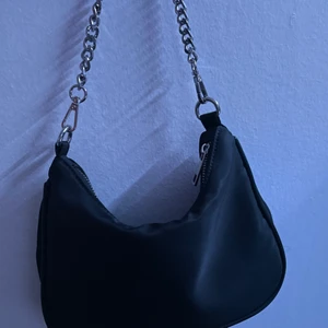 Svart kedje väska🖤 - Svart kedje väska som passar till allt🖤👍🏻