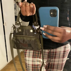 George ginny n lucy väska - As snygg George ginny and lucy väska. Så cool och rymling. Endast använd ett par gånger. Skriv vid frågor 