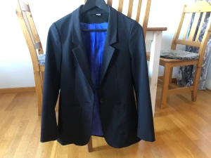 Kavaj  - Snygg kavaj från hm. Har fickor fram. 