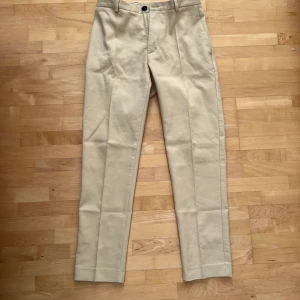 Séfr chinos - Chinos i spännande tyg. Riktigt sköna :)