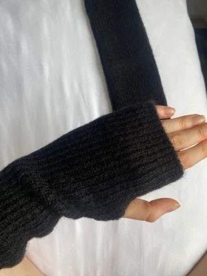 Torgvantar - Säljer dessa helt nya jätte fina och värma torgvantarna ifrån zara HELT NYA!