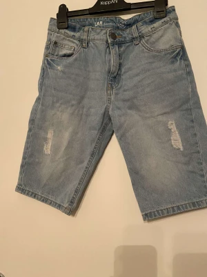 Shorts - Jättefin shorts är använd få gånger men i fintskick 💗 bra för sommaren :)