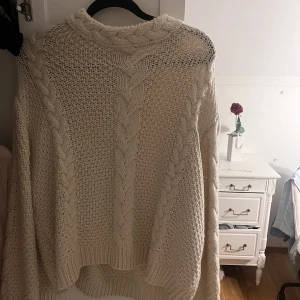 Tröja - Fin stickad tröja från NA-KD, köpt från sellpy❤️väldigt bra skick, har sjölv ej använt den mer än en gång❤️‍🔥 300kr inkl frakt