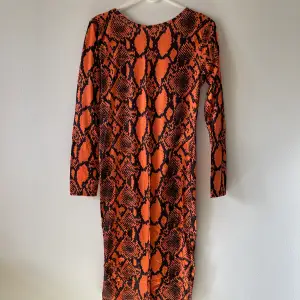 Helt ny klänning från Boohoo i storlek uk 14 🤩stretchigt material 