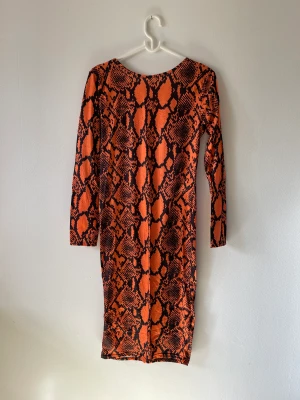 Helt ny klänning  med prislapp kvar!  - Helt ny klänning från Boohoo i storlek uk 14 🤩stretchigt material 