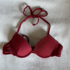 Bikini  - Bikiniöverdel med push-up, använd 1-2 gånger pga för stor.