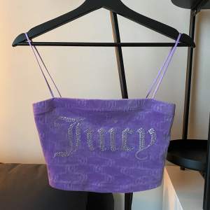Superfint, oanvänt, limited edition linne från Juicy Couture X Urban Outfitters.
