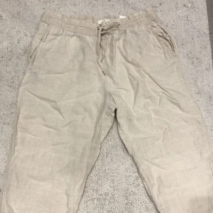 Linnebyxor - Säljer mina Linnebyxor då de inte passar längre. Storlek L men passar bäst på M.