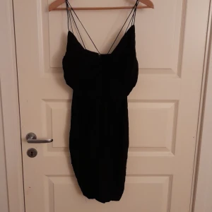 Klänning  - Ny utan prislapp 