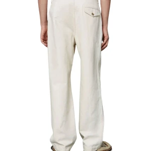 Hope van trousers - Hope Van Ecru byxor i strl Man:50 / Wom:42. Använda 1 gång, helt i nyskick. Bara att skicka ett meddelande om du har någon fråga, vill ha mått, fler bilder eller liknande✌🏼