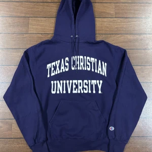 Champion Texas UNI Hoodie - Snygg vintage champion Hoodie i storlek M! Bara att skriva om du undrar över något🙏