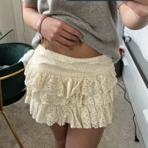 Spets kjol!  - Så snygg kjol i spets! Passar till allt så perfekt till sommaren❤️