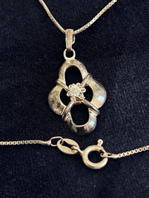 Halsband äkta silver  - Vackert vintage halsband som är stämplat 925