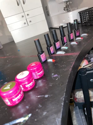 Gel lack naglar - Olika färger av gel nagellack  Köp allt för 150kr.