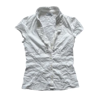 Vintage y2k topp - sååå fin topp från orsay. perfekt för lagring 😍😍osäker på om jag ska sälja. så säljer enbart för bra bud. Är stretchig så passar många! Köparen står för frakt. 💕