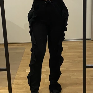 Kostymbyxor  - Använda ett få antal gånger o är så fina o bekväma att ha. 