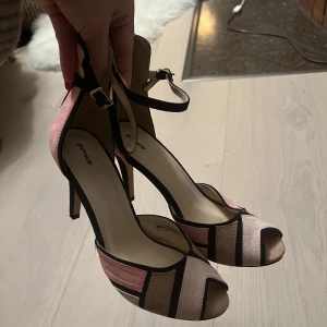 PIMKIE PUMPS - nyckick! 💕 - Pimkie pumps aldrig använda pga fel storlek - super fina! 💞