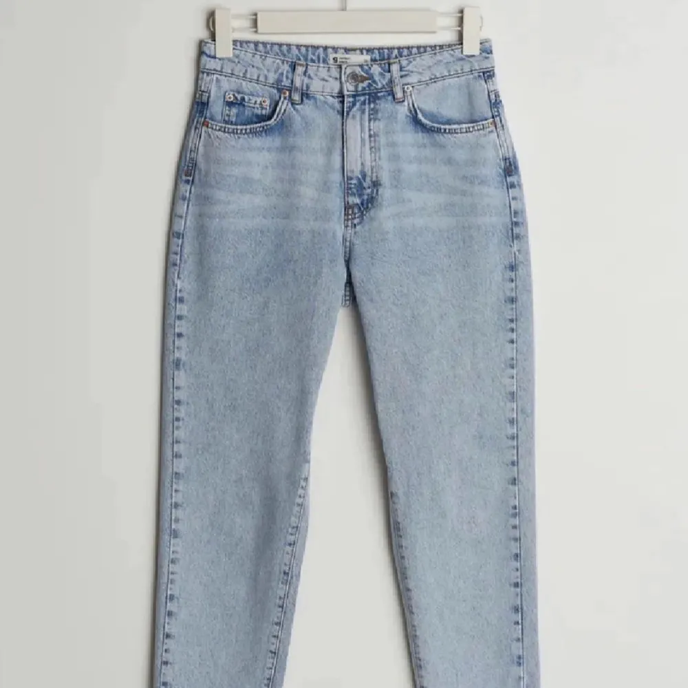 Ljusblå boyfriend jeans / mom jeans stl 36, väldigt bra skick på dom (pris kan diskuteras) . Jeans & Byxor.