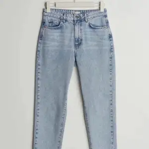 Ljusblå boyfriend jeans / mom jeans stl 36, väldigt bra skick på dom (pris kan diskuteras) 