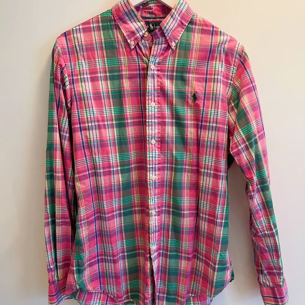 Knappt använd skjorta från Ralph Lauren i storlek S (herr). Hämtas eller skickas mot frakt. :). Skjortor.