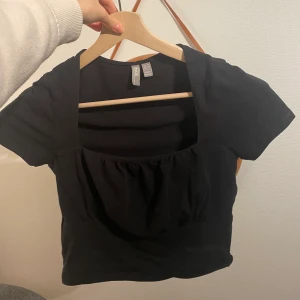Topp - Svart topp, nästan aldrig använd