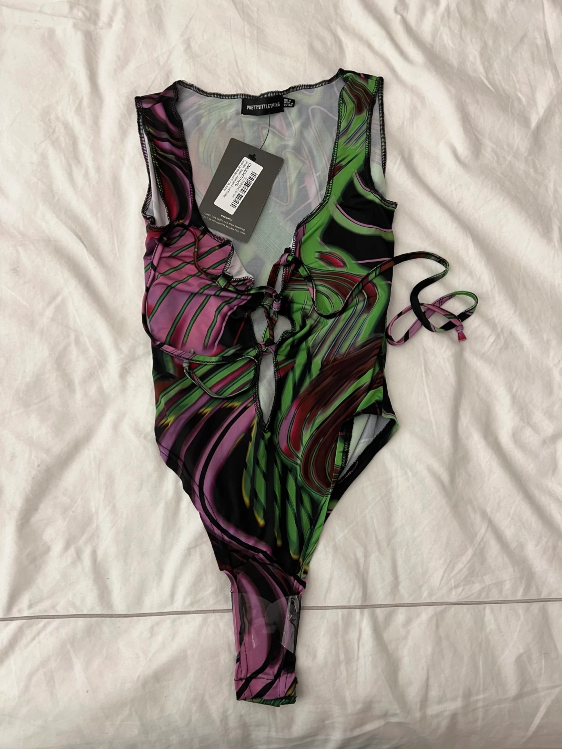 Abstrakt print bodysuit, passande för stranden.