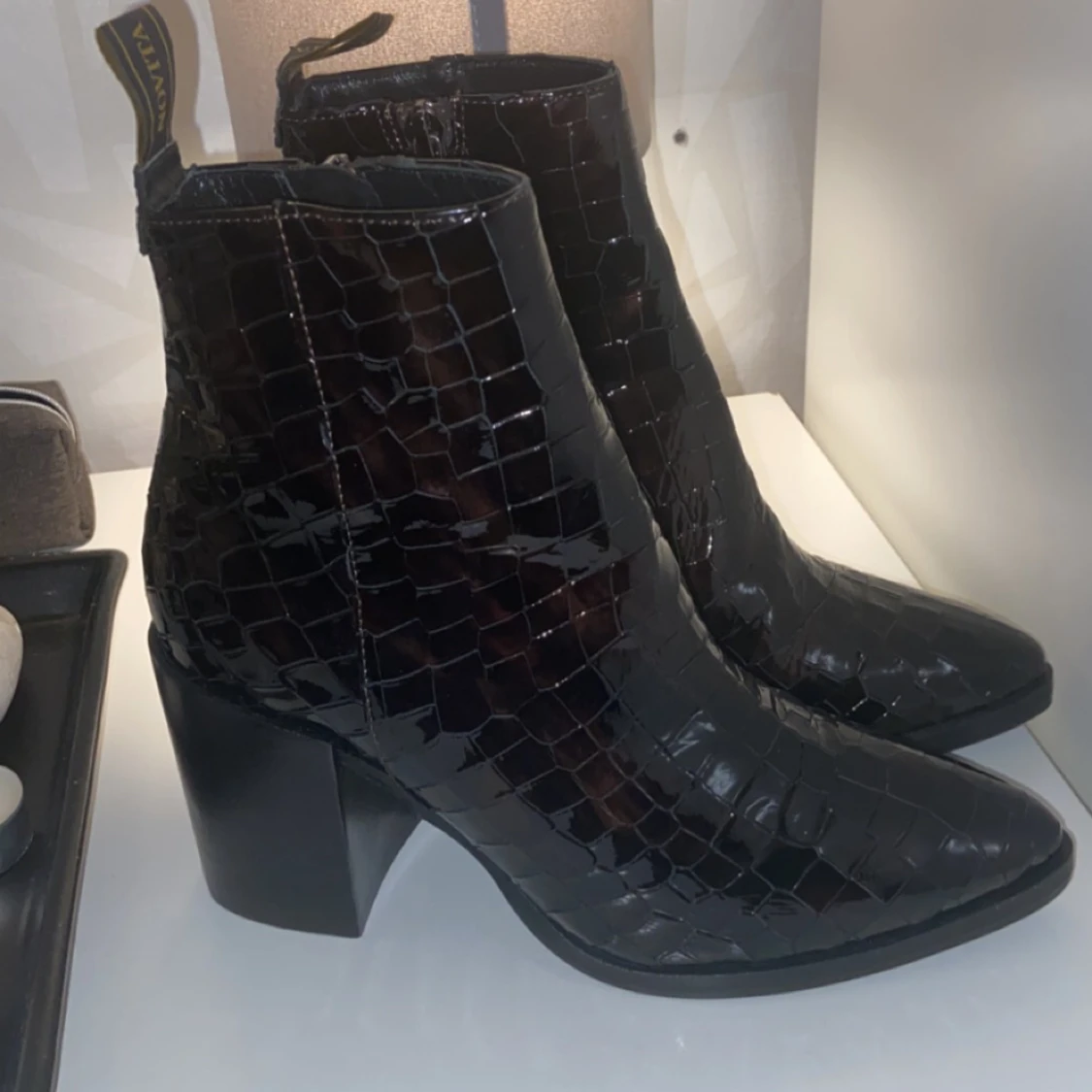 Novita Stövletter Svart Ormskinn