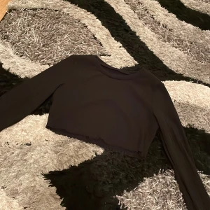 Croppad tröja  - Använt få gånger 