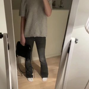 Soft goat tröja - Säljer denhär kashmir soft goat chunky t-Shirt i storlek S. Knappt användd och har inga defekter! Nypris 2095. Säljer för: 1200+frakt