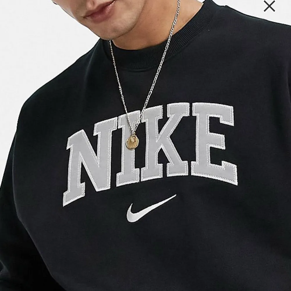 Säljer denna snygga Nike sweatshirten köpt på ASOS❤️hör av er vid intresse, köparen står för frakt. Hoodies.
