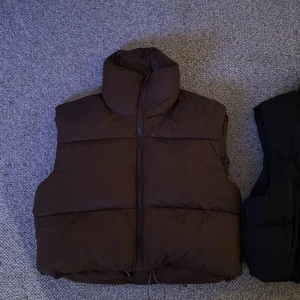 Väst  - Korta västar, Alla storlek i L Sitter som en XS/S  Ta allt för 250 +frakt annars 150kr +frakt  styck  