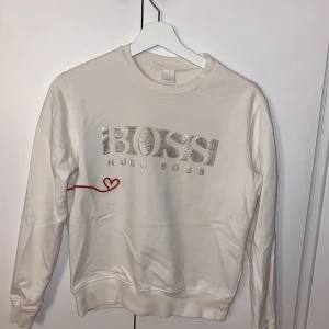 Hugo Boss Tröja strl S - Aldrig använd utan bara legat i en byrå.