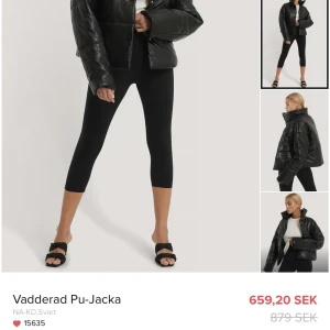 VADERAD PU JACKA - NAKD - Super varm och snygg vinter/höst jacka ifrån NA-KD ord pris är 879 och helt slutsåld. Säljer för 400 men pris kan diskuteras. Skriv för mer bilder strl 34 men är som S/M passar även xs 