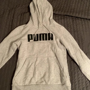 Puma hoodie - Denna fina puma hoodie, mysig men har tyvärr växt ur den