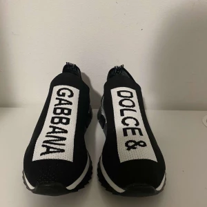 Dolce Gabbana skor  - Säljer dessa fräscha skor oanvända skor som är i storlek 42/43 då jag inte haft tillfälle att använda de.