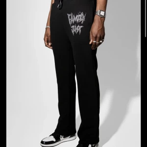 familyjust byxor - helt nya köpta för 1899kr 